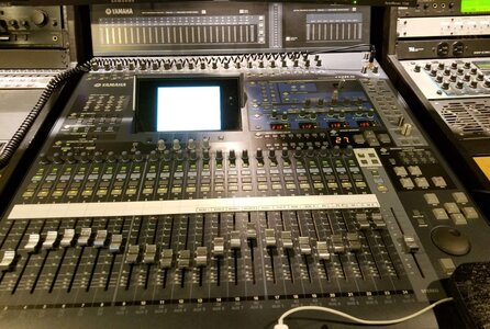 Yamaha O2R96 digital mixer + console and 2000 in upgrades