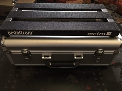 Pedaltrain Metro 16 with hard case