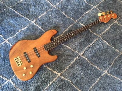 Fender Victor Bailey Fretless mint condition