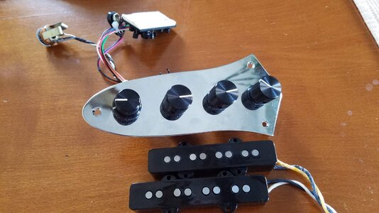 Sadowsky Preamp and single coil pickups