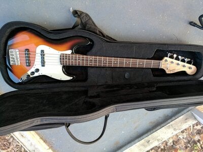 Squier Affinity 5-String Jazz Bass V w/ Case