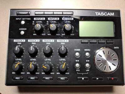 Tascam DP-004 Digital Pocketstudio 4-track (w/ AC adapter)