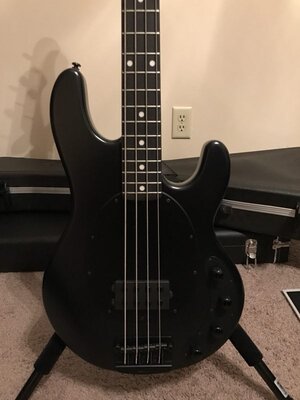 EBMM Ernie ball Musicman stingray 4h Stealth