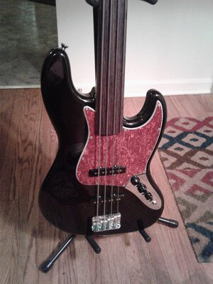 MIJ Fretless Jazz Bass