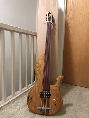 Fretless 4-string Wishbass Walnut lobe bass