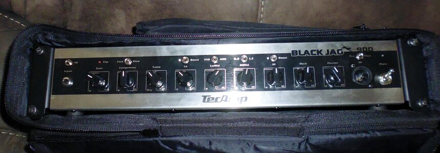 TecAmp Black Jag 900- 900W ULTRALIGHT Bass Head.