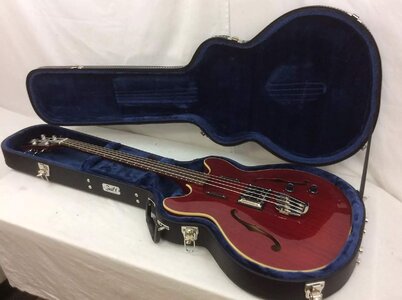 Guild Starfire Newark Series w/Case