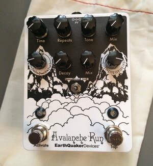 EQD Avalanche Run (Black/White limited edition) *mint*