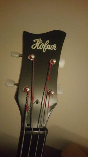 Price lowered!  Hofner Club Bass - "3 tone Burst"  - like new  / SHORT SCALE