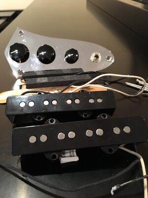 Lindy Fralin Split Jazz Pickups + wired control plate