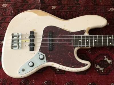 Fender Road Worn Flea Signature '61 Jazz Bass