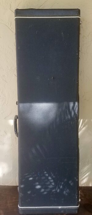 Vintage Fender bass hard case, No logo 60’s hard case ??