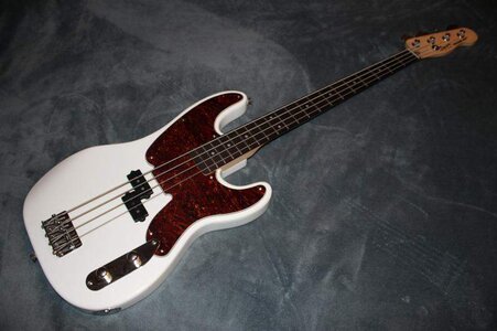 Squier Mike Dirnt Precision Bass