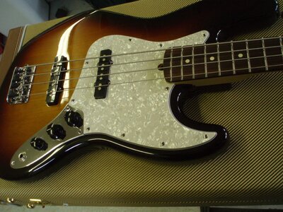 Fender "American Jazz Bass", S-1 switch, HSC, string-thru, PosiFlex neck, all accessories