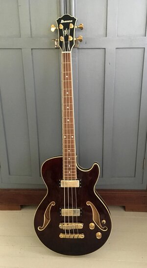 Ibanez Artcore AGB200 shortscale semihollow bass