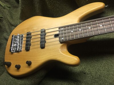 Yamaha BB405 w Bartolini NTB 2 Band onboard