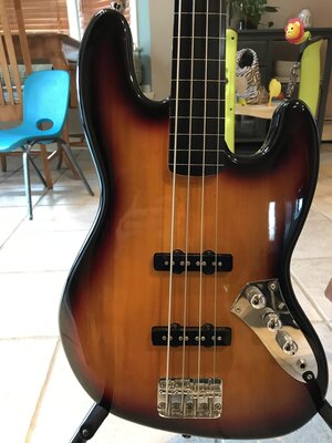 Squier Vintage Modified fretless jazz bass  2nd PRICE DROP 200$