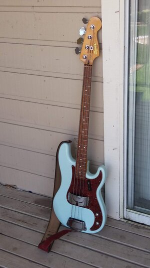 Squier Classic Vibe 1960's P Bass Sonic Blue