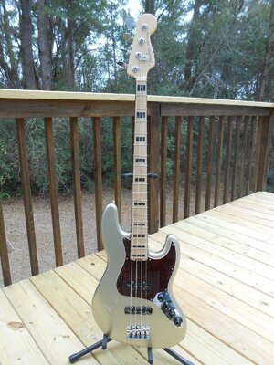 2017 Fender American Elite Jazz Bass Champagne. Mint!