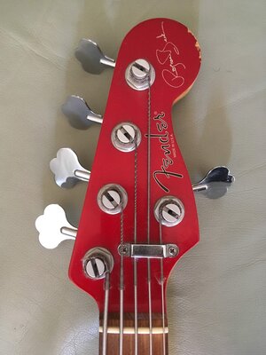 Fender Roscoe Beck V Bass in Candy Apple Red