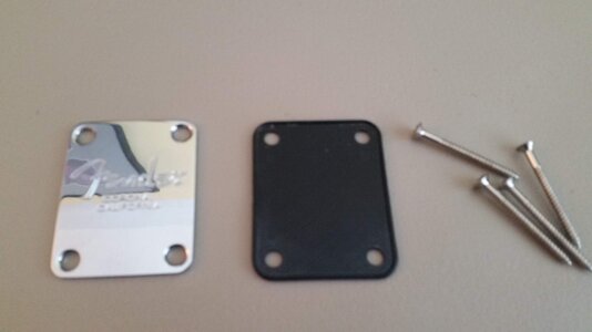 Fender Bass Neck Plate, cushion and screws