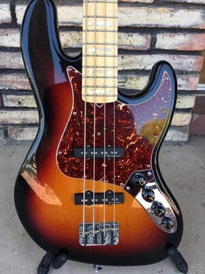 Fender 'Custom Classic' Custom Shop Jazz Bass -  4 String