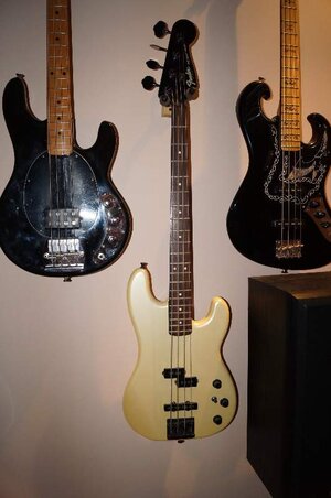 1985 Jazz Bass Special E-series