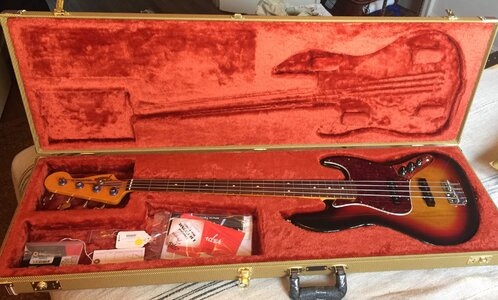 Fender Classic Series '60s Jazz Bass Lacquer (nitro finish)