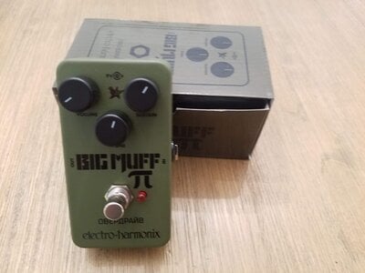 EHX Big Muff reissue + TC Corona Mini Chorus