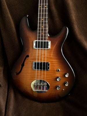 US Lackland hollow body bass