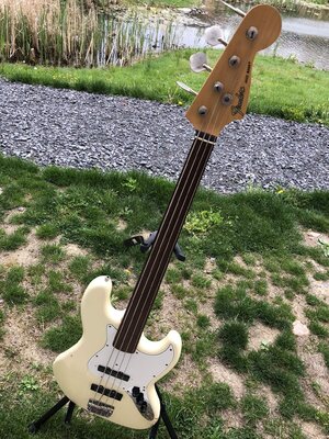 MIJ Fender Fretless Jazz