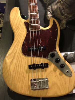 Fender Japan 75 RI Jazz