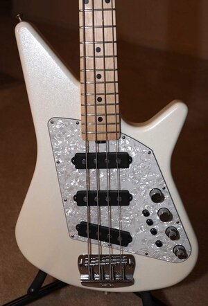 ONLY: FINAL PRICE DROP, Rare,  MM Big Al, Metallic Pearl White, As New