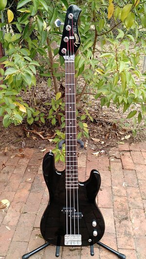 Fame / Hondo Series 8200 P-bass