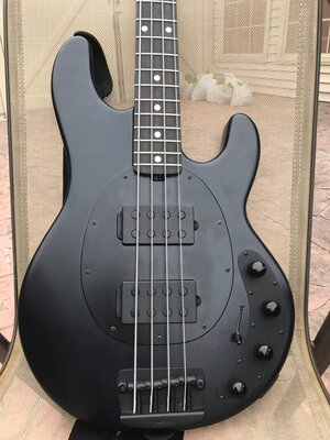 EBMM STINGRAY 4 HH  ERNIE BALL MUSIC MAN STINGRAY STEALTH BLACK