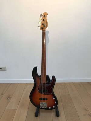 Celinder fretless 4 string jazz bass