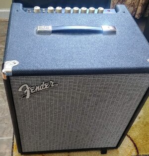 Fender Rumble 100 combo with cover