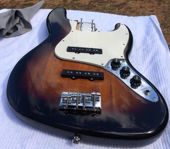 Squier VM loaded Jazz Body Sunburst