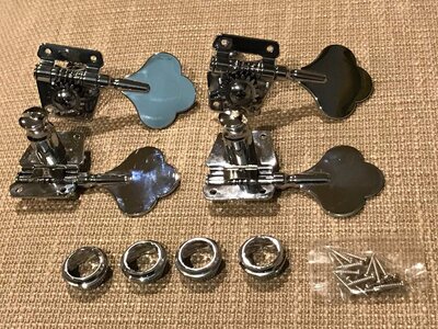 Squier Bass Tuners Chrome with Ferrules