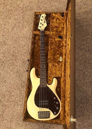 ***PRICE DROP***05 MUSIC MAN SR5 BUTTERCREAM  LIMITED EDITION