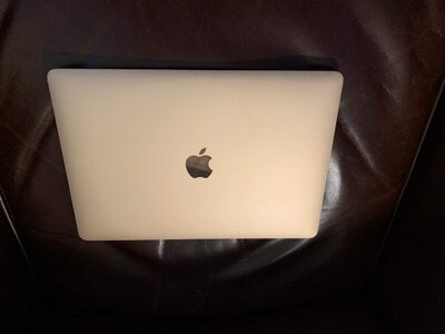 New 2018 MacBook Air Gold EXCELLENT!