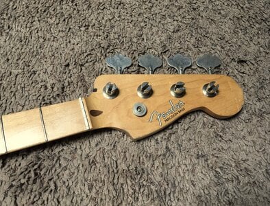 Fender Road Worn ‘50s Precision Bass Neck & Tuners