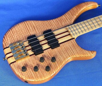 USA Peavey Cirrus 4: flamed maple/alder, birdseye maple board!