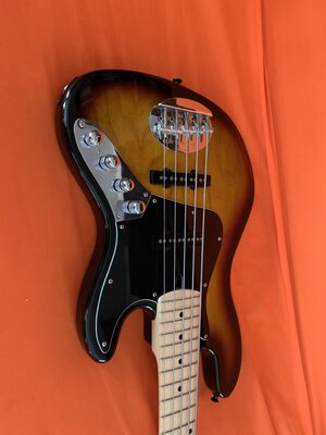 Lakland Skyline 55-60 Jazz Bass 5