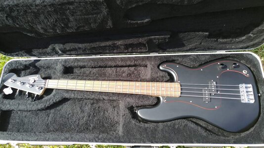 Fender Precision 2017 Special Edition Noir (local pickup)