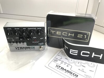 Tech 21 SansAmp Character Series VT Bass DI Preamp New/Mint