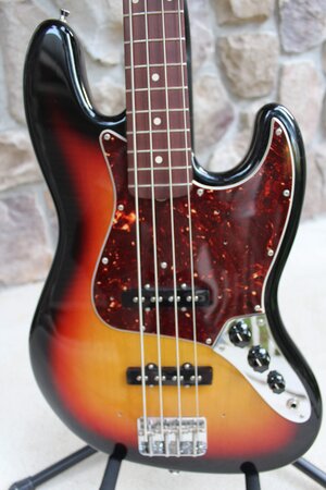 Fender Custom Shop '64 Jazz Bass RI - very near Mint