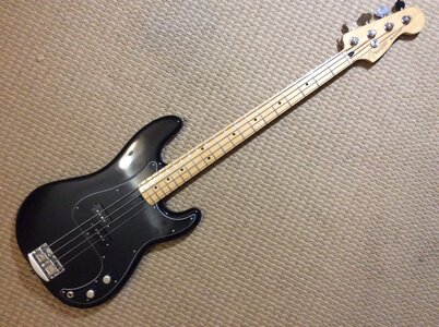 $550 7.9 lbs Fender Player Precision Bass Hipshot UltraLite Xtender Bridge Gator Case