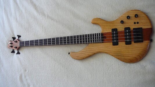 Muckelroy HMC 4 String 6lbs Med Scale 32" Neckthru EXC Cond Ulyate 60's Jazz PU