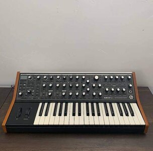 Moog Sub37